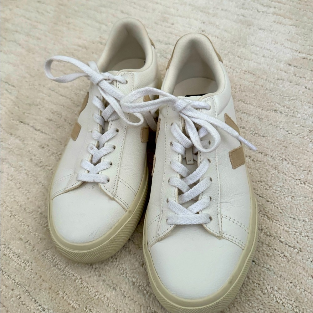 Women's VEJA Campo Sneakers, Leather size 8 LIKE NEW